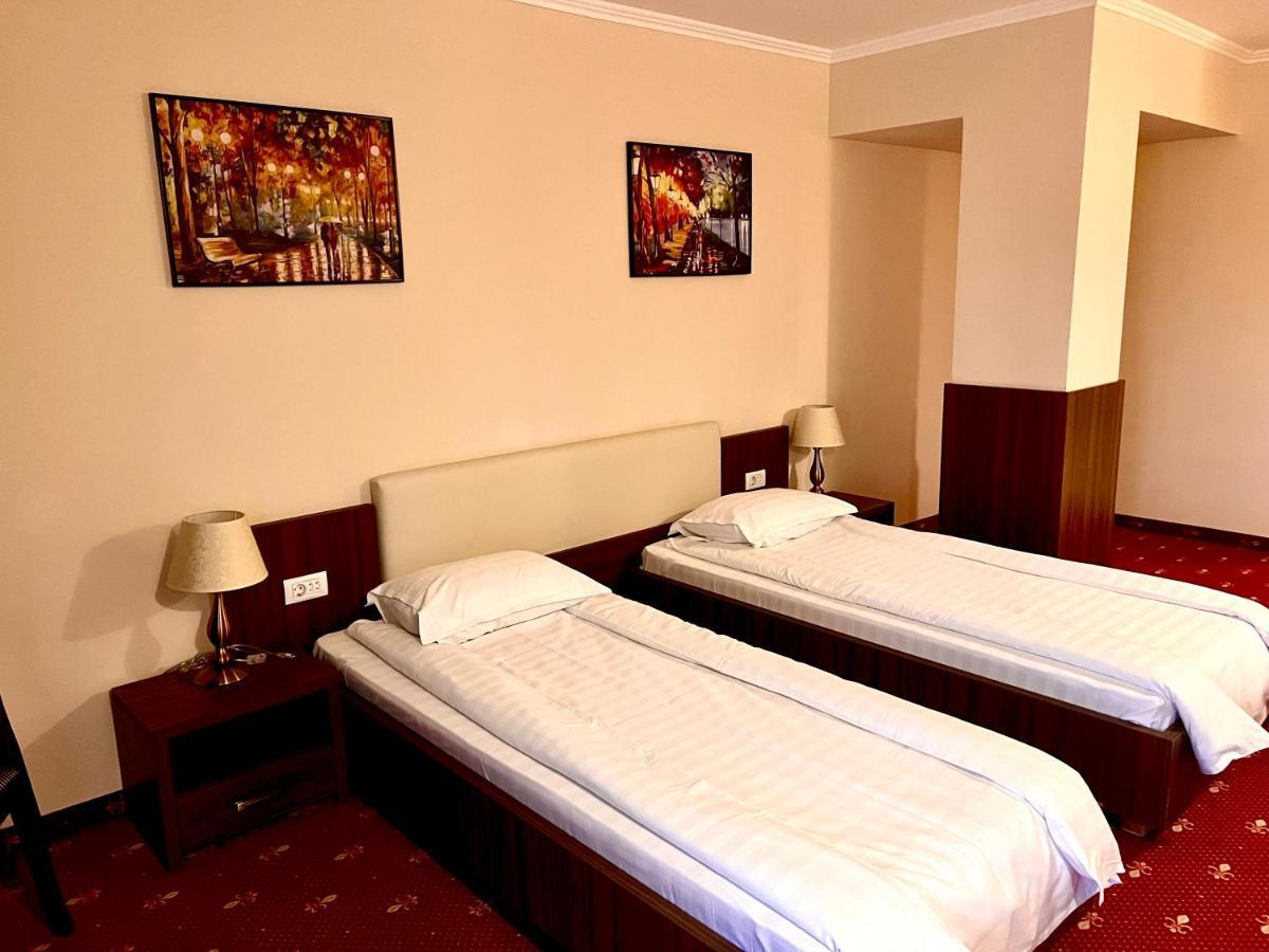 Complex Azar Hotel กาลาจิ ภายนอก รูปภาพ